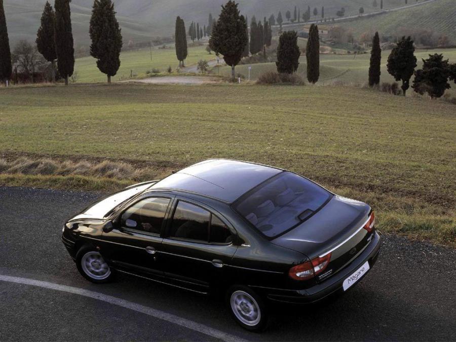  Renault Megane Sedan 1999 года  (фото 2 из 5)